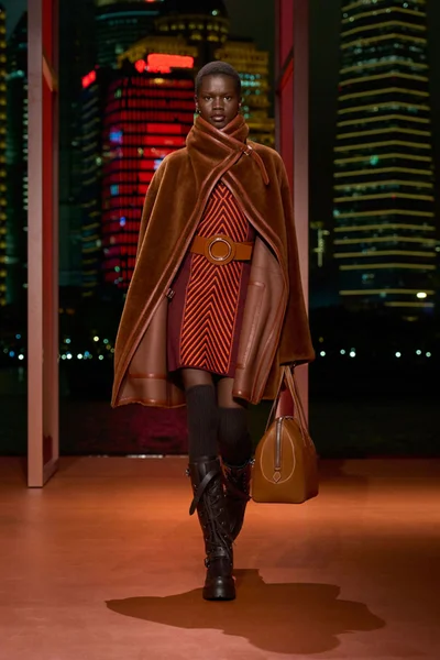 Look 18